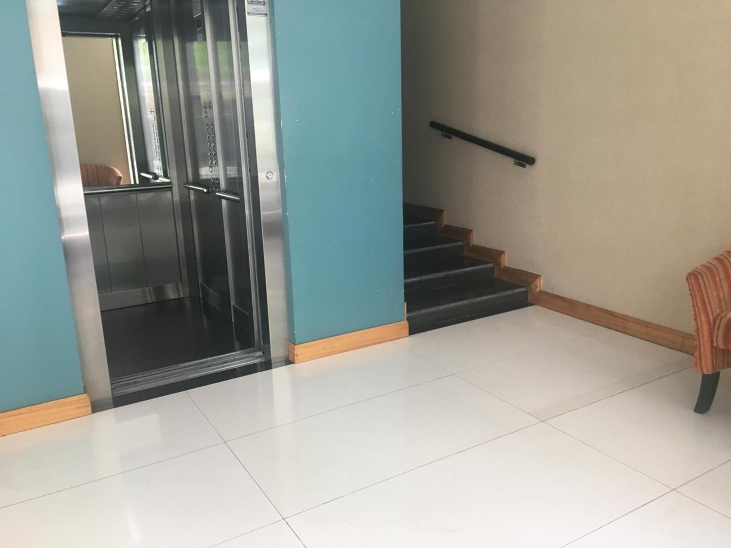 Foto de Departamento 4 ambientes céntrico con cochera, imagen 4