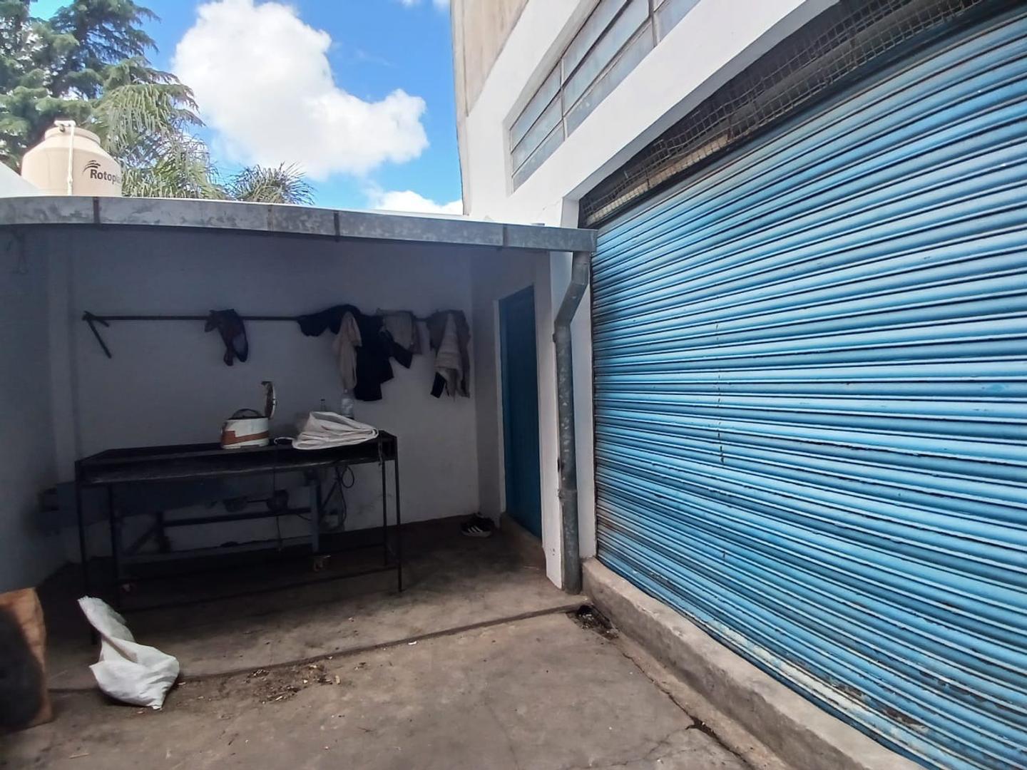 Foto de Amplio galpón en importante zona industrial., imagen 2
