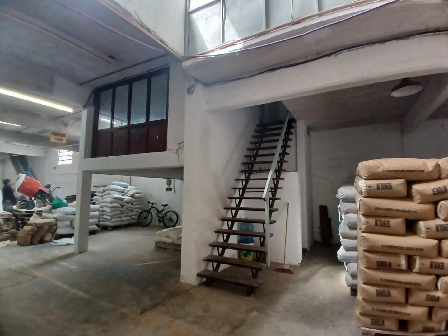 Foto de Amplio galpón en importante zona industrial., imagen 3