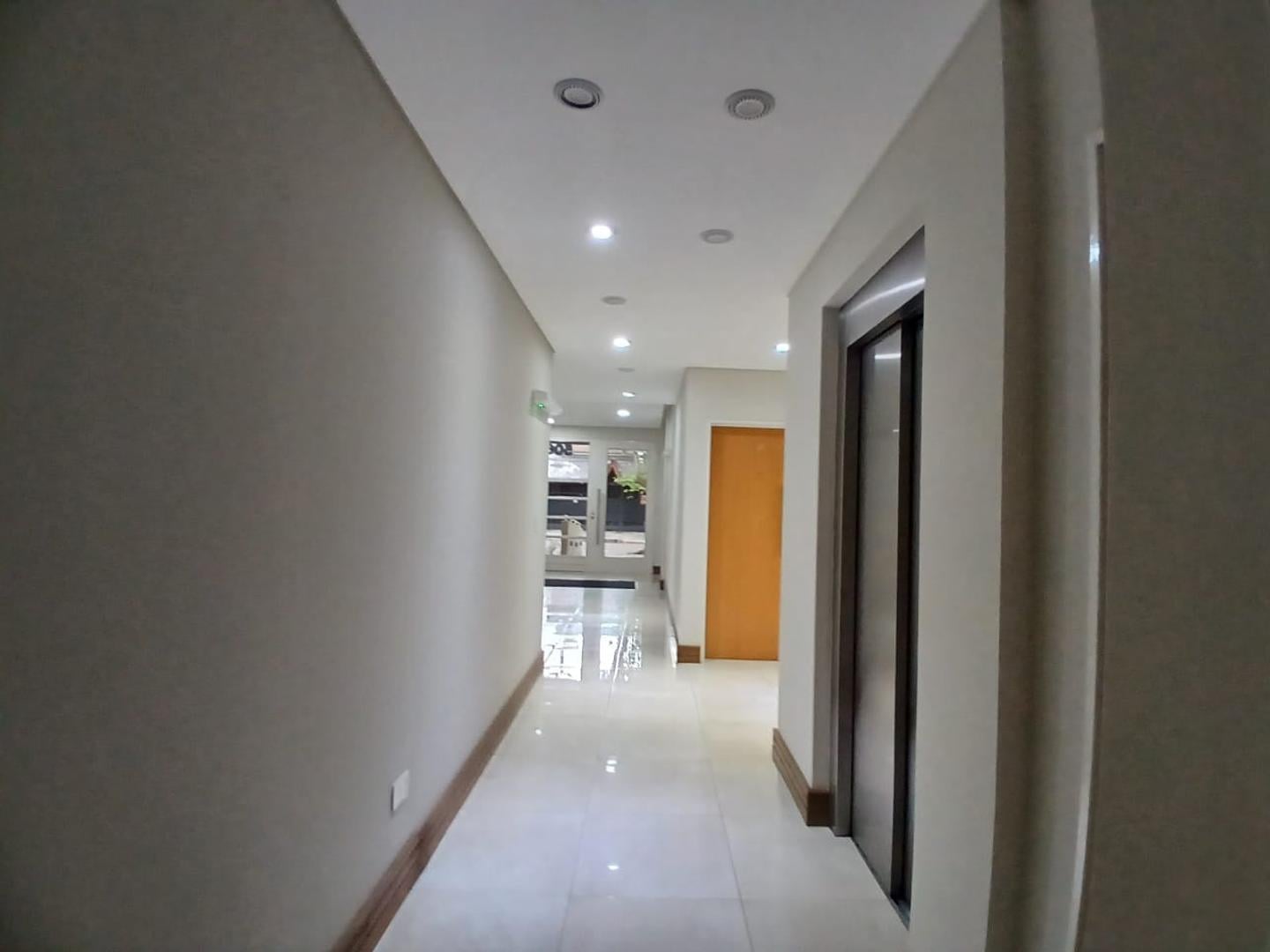 Foto de Departamento 4 ambientes con patio y cochera, imagen 3