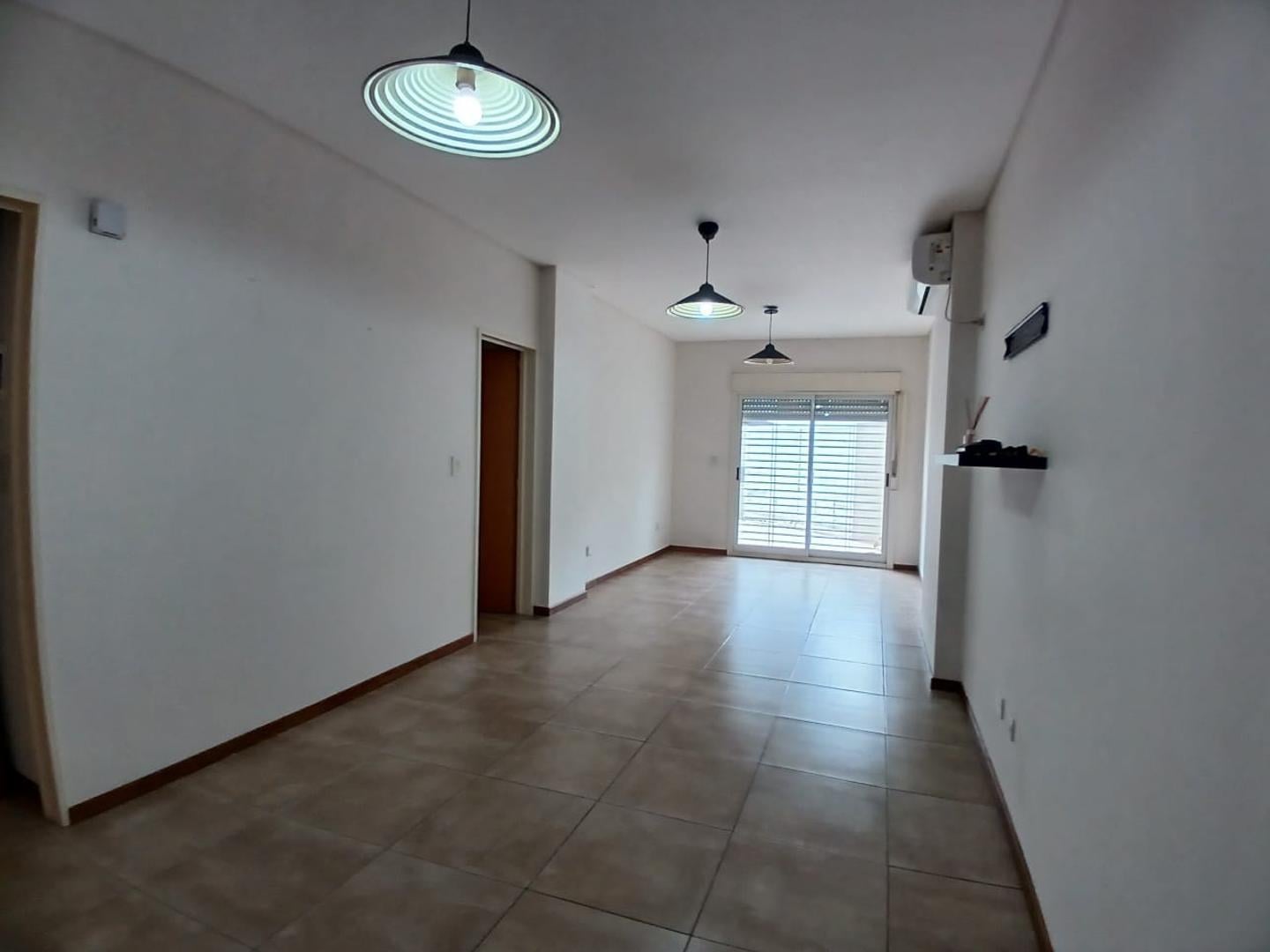 Foto de Departamento 4 ambientes con patio y cochera, imagen 4