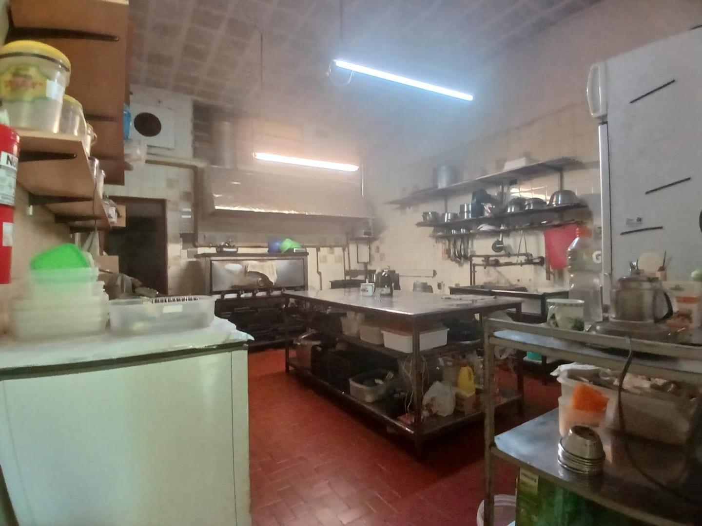 Foto de Amplio local en la rotonda de Alvear, imagen 4
