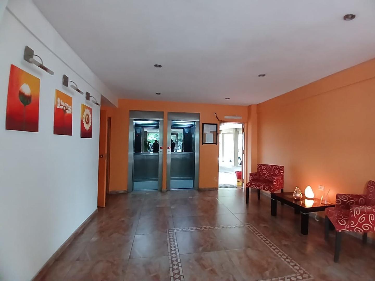 Foto de Departamento 2 ambientes céntrico con cochera, imagen 2