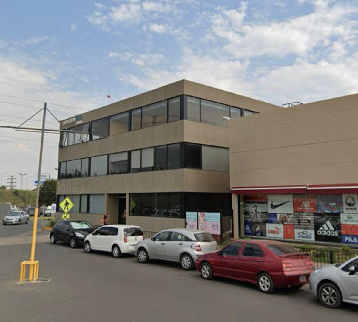 Foto de Oficina comercial de 40 m² en alquiler en Fisherton Plaza Shopping 1er, imagen 2