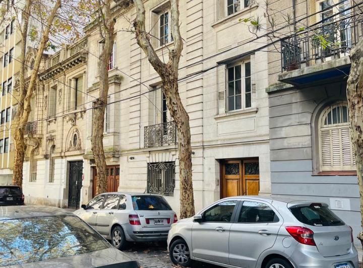 Exclusiva Casa en Barrancas de Belgrano . Posibilidad de Local en la Planta Baja . 1