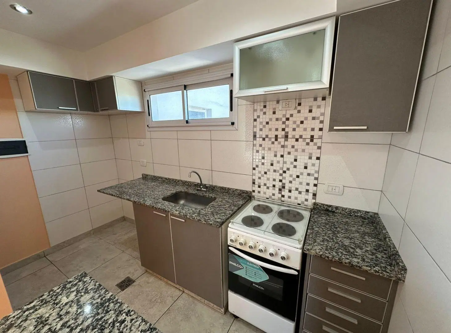 Departamento de 2 ambientes en alquiler con cochera - Remedios De Escalada 4