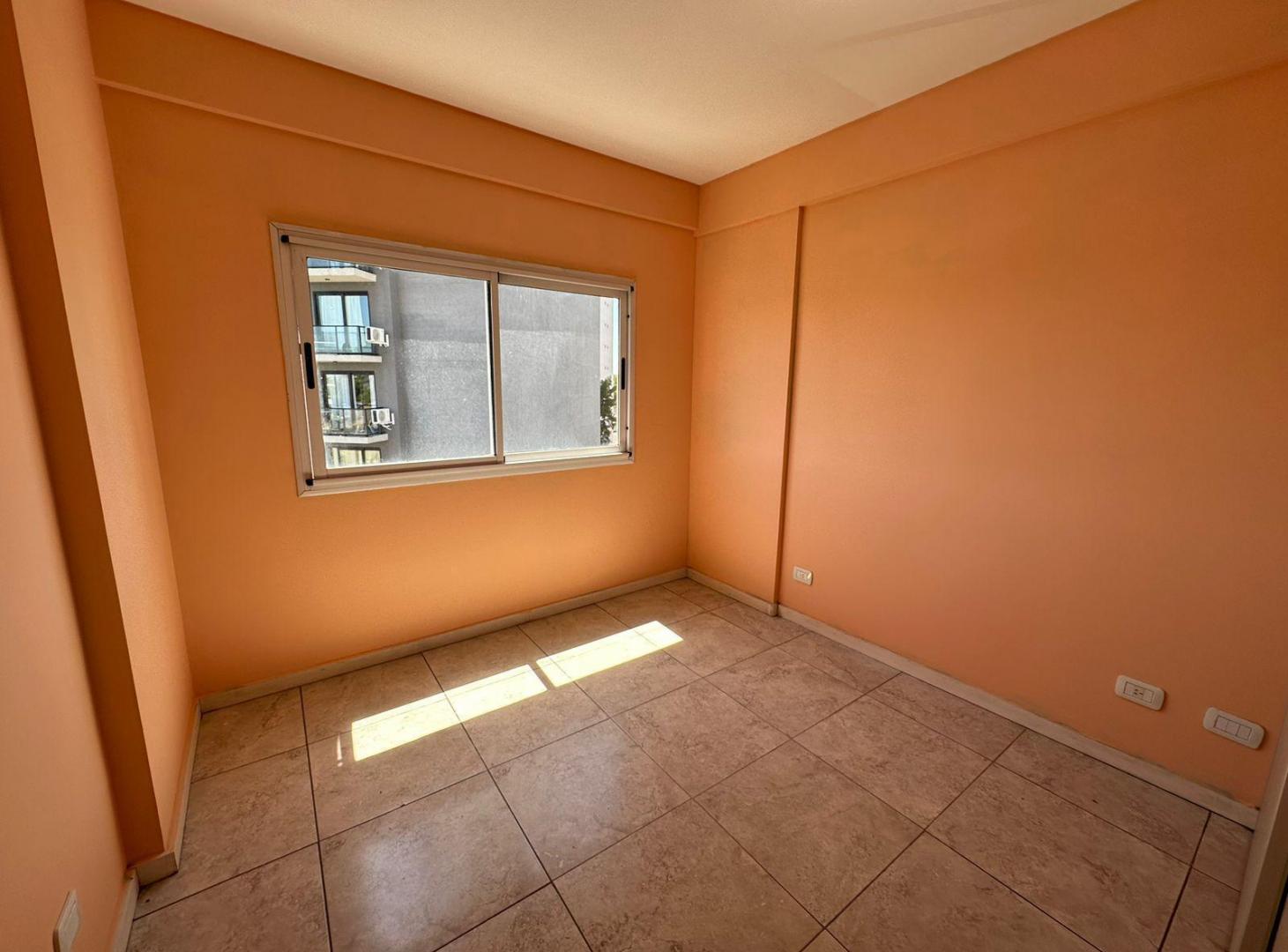 Foto de Departamento de 2 ambientes en alquiler con cochera - Remedios De, imagen 1