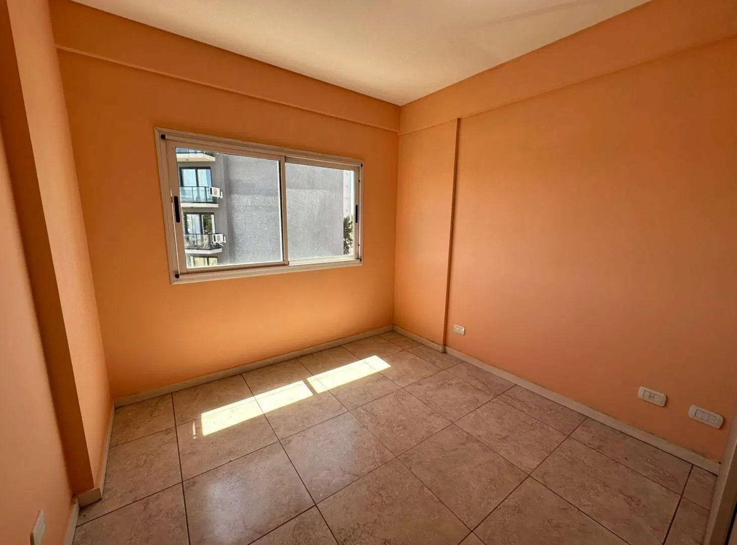 Departamento de 2 ambientes en alquiler con cochera - Remedios De Escalada 1