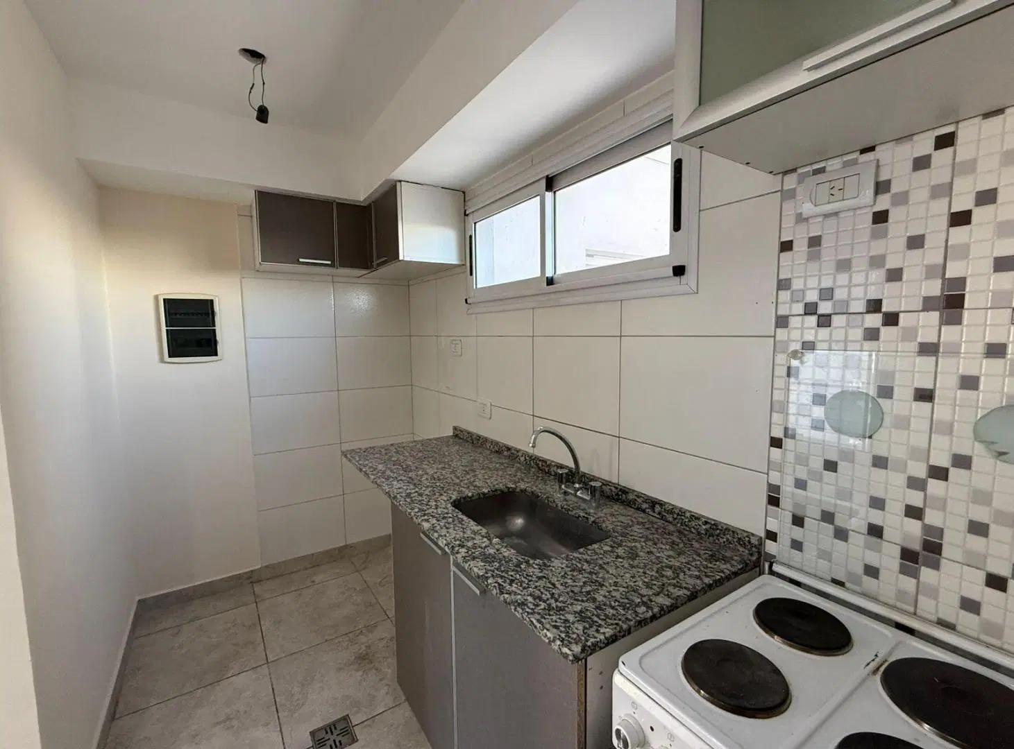 Av. Rosales 800. 2 ambientes en venta. Con. Cochera. Remedios de Escalada. 4