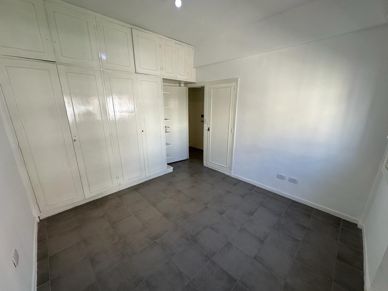 Foto de Uriburu 1600. Departamento de 2 ambientes en alquiler. Con balcón, imagen 4