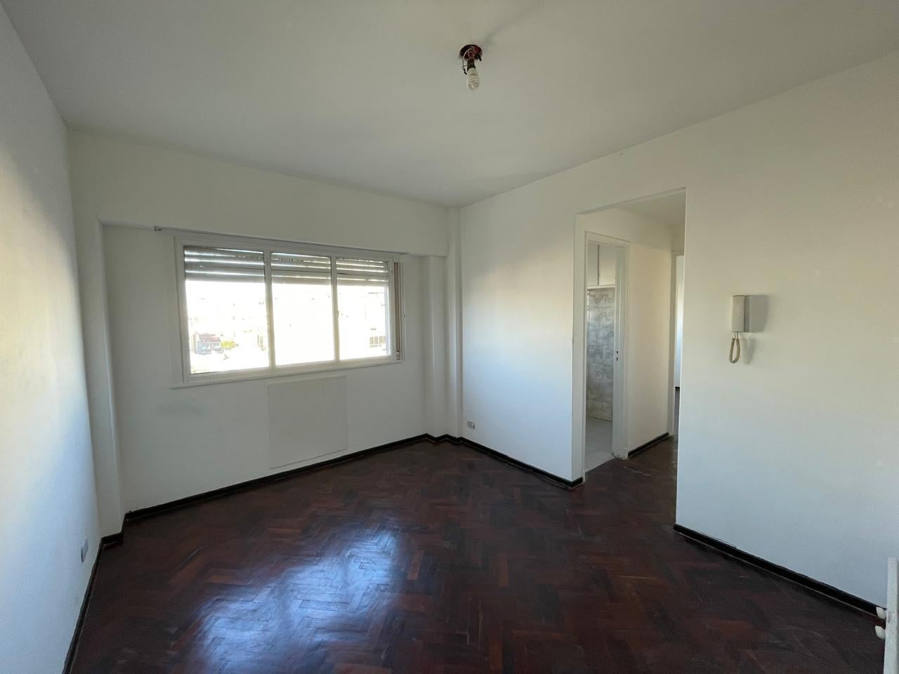 Foto de H. Yrigoyen 1500. Departamento de dos ambientes en alquiler. Congreso., imagen 1