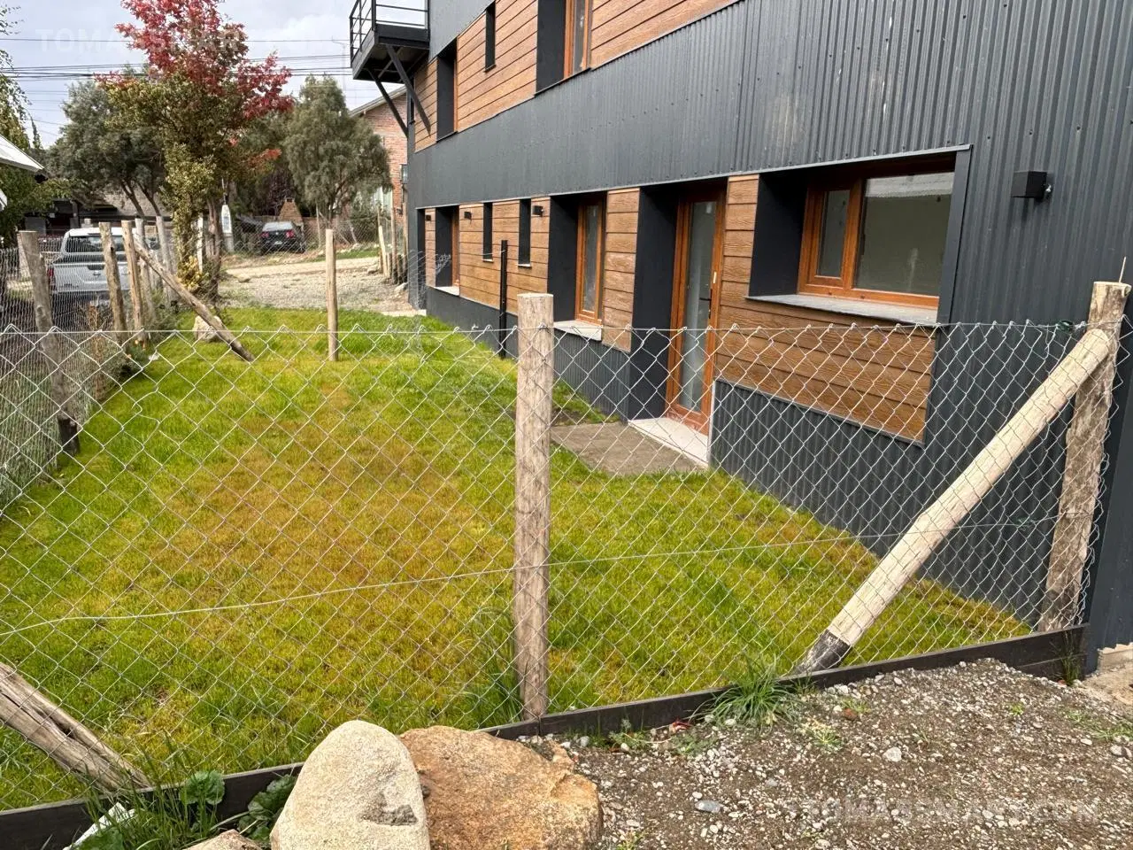Monoambiente con jardín y estacionamiento, Bº Melipal 4