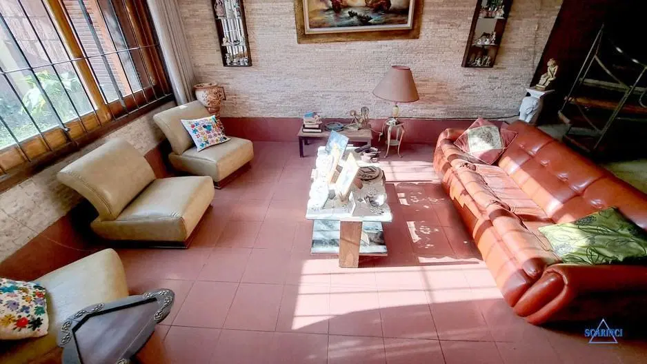 Casa de 4 amb. con jardín - quincho - parrilla -garage - S. Lugares 2