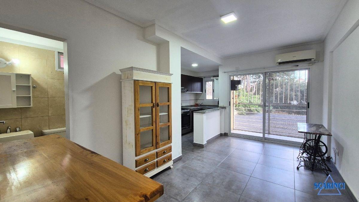 Foto de Alquiler Departamento de 2 ambientes con balcón Sáenz Peña., imagen 3