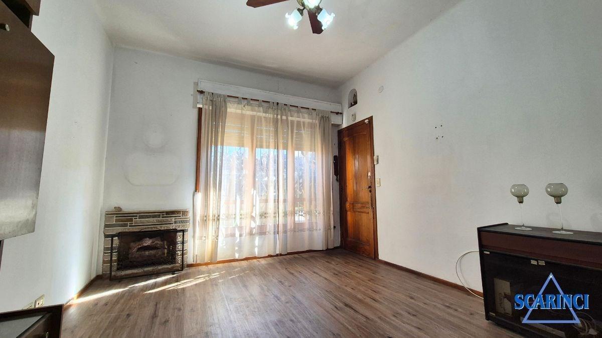 Foto de Departamento PH de 3 ambientes con patio y cochera en Alquiler en Villa, imagen 2