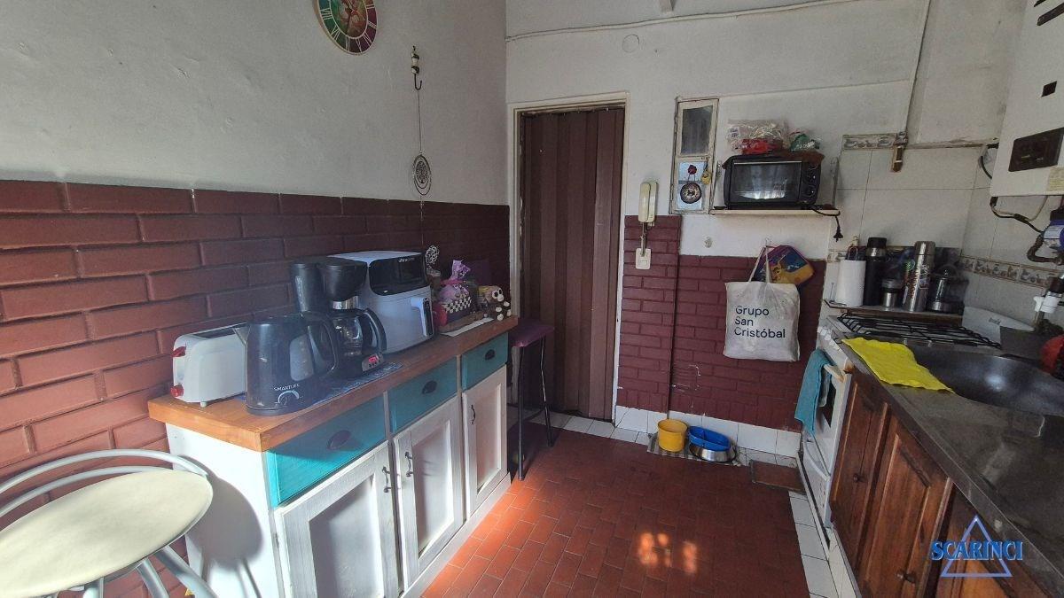 Foto de PH en Venta en Sáenz Peña de 3 ambientes con patio sin expensas, Tres, imagen 1