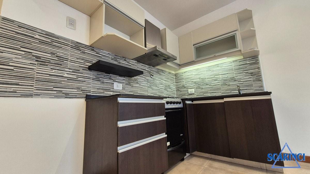 Foto de Departamento con balcón al frente en Alquiler en Sáenz Peña, Tres de, imagen 5