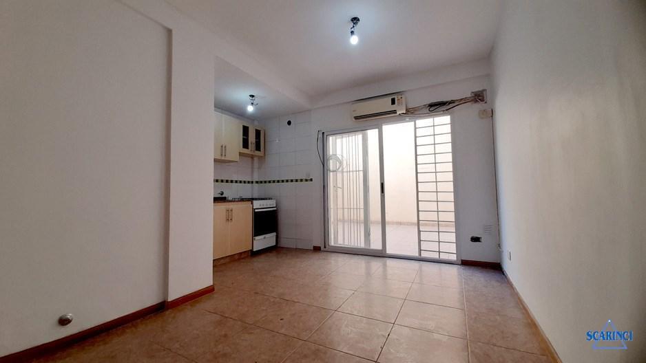 Foto de Alquiler de Departamento de 2 ambientes con Cochera y Patio en Sáenz, imagen 2