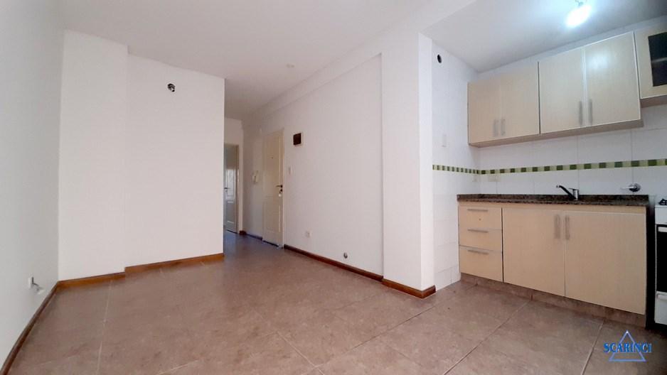 Foto de Alquiler de Departamento de 2 ambientes con Cochera y Patio en Sáenz, imagen 3