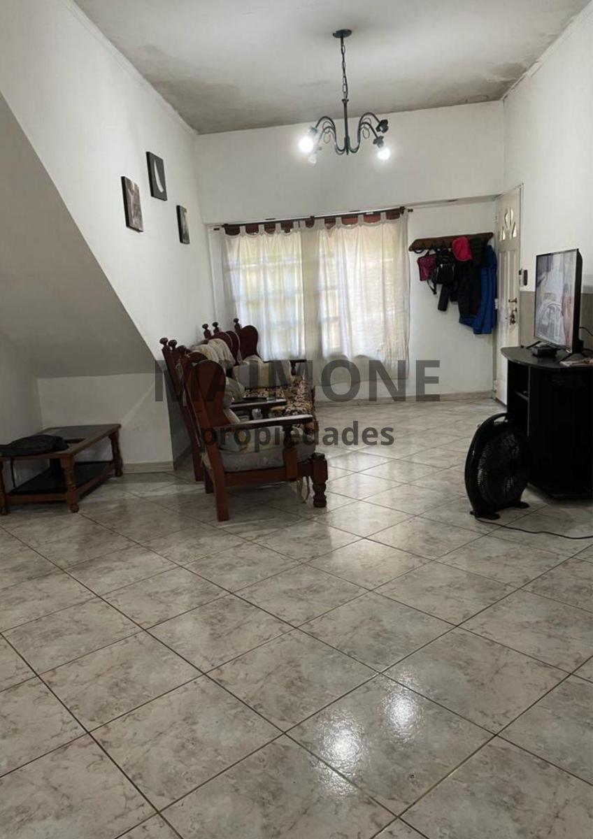 Foto de CASA 3 AMPLIOS AMBIENTES CON GARAGE PASANTE Y GRAN FONDO EN SAN JUSTO, imagen 3