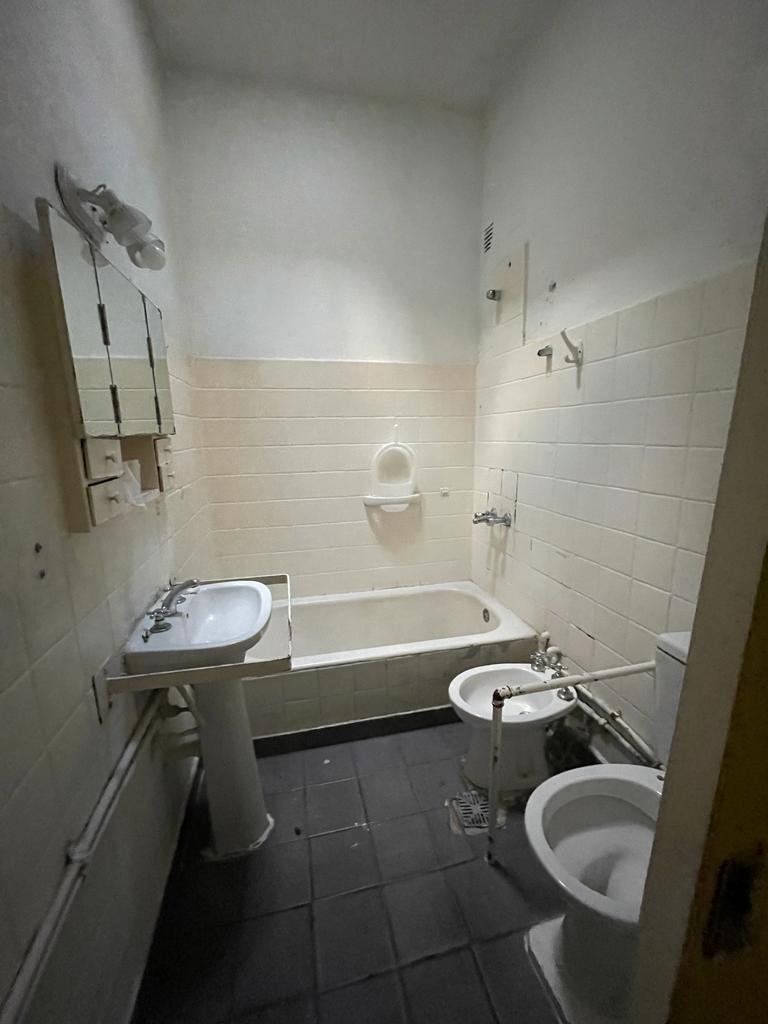 Foto de CHALET 4 AMBIENTES CON GARAGE PASANTE Y FONDO LIBRE EN SAN JUSTO, imagen 2