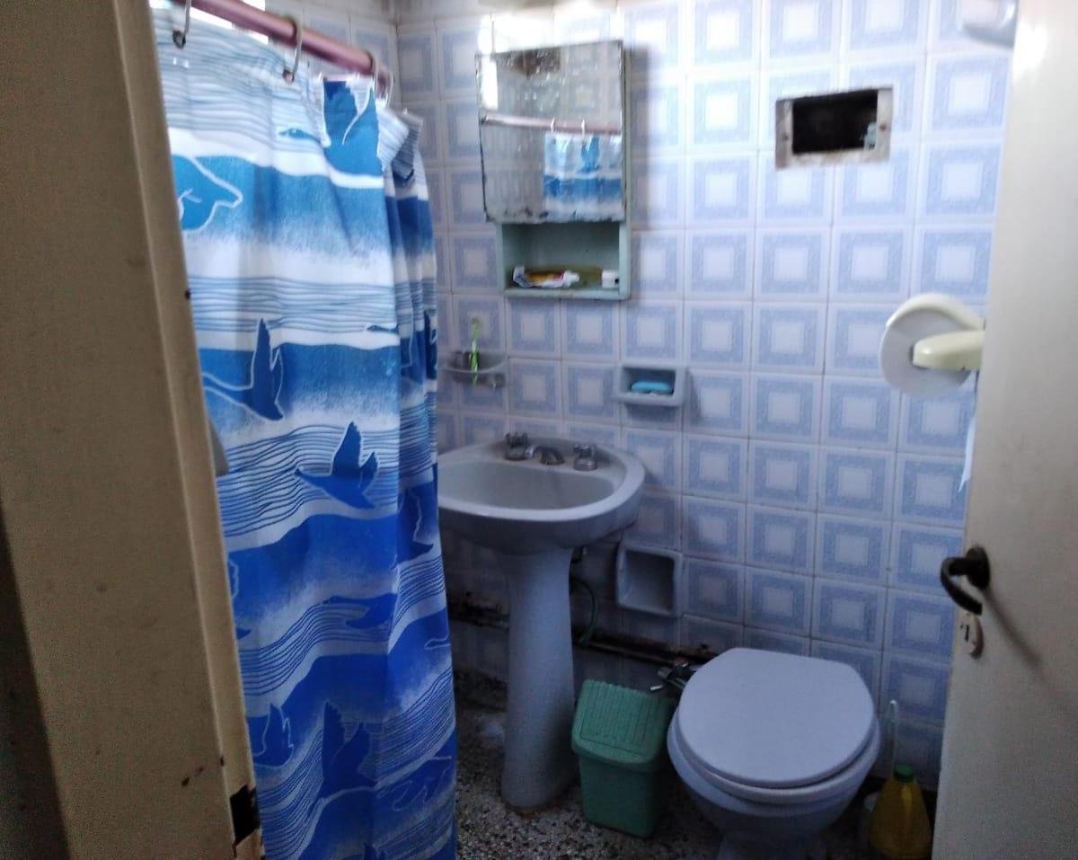 Foto de CASA 4 AMBIENTES CON GARAGE SOBRE LOTE 8,66 X 26 EN RAMOS MEJIA, imagen 5