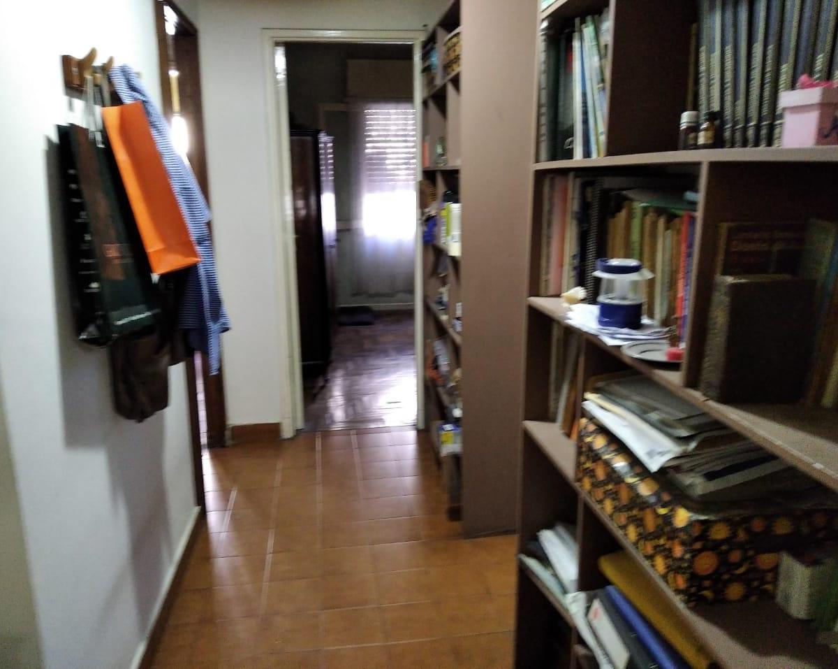 Foto de CASA 4 AMBIENTES CON GARAGE SOBRE LOTE 8,66 X 26 EN RAMOS MEJIA, imagen 2