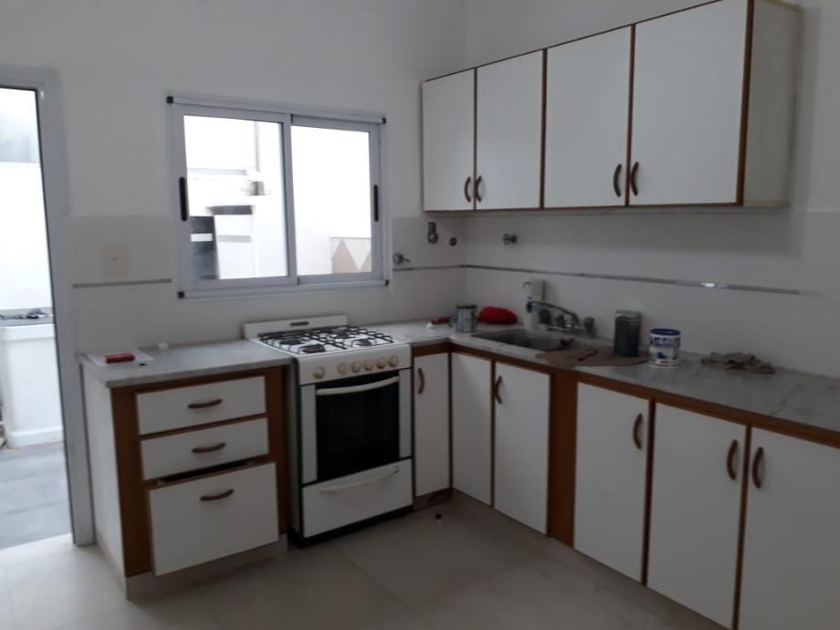 Foto de CASA 4 AMBIENTES CON GARAGE SOBRE LOTE PROPIO.-, imagen 5