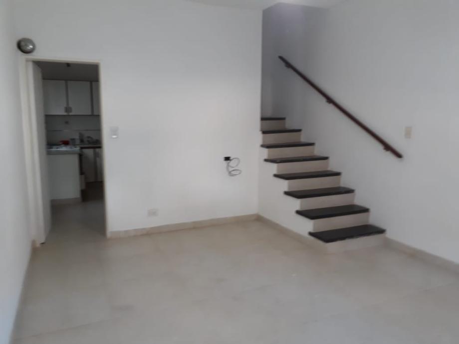 Foto de CASA 4 AMBIENTES CON GARAGE SOBRE LOTE PROPIO.-, imagen 3