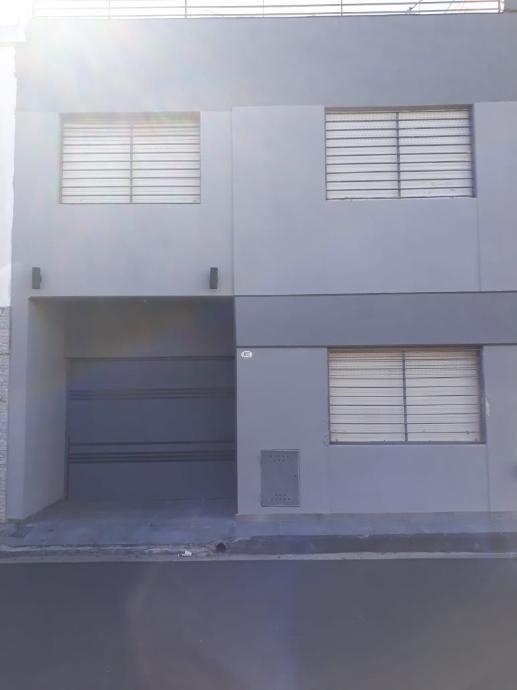 Foto de CASA 4 AMBIENTES CON GARAGE SOBRE LOTE PROPIO.-, imagen 2