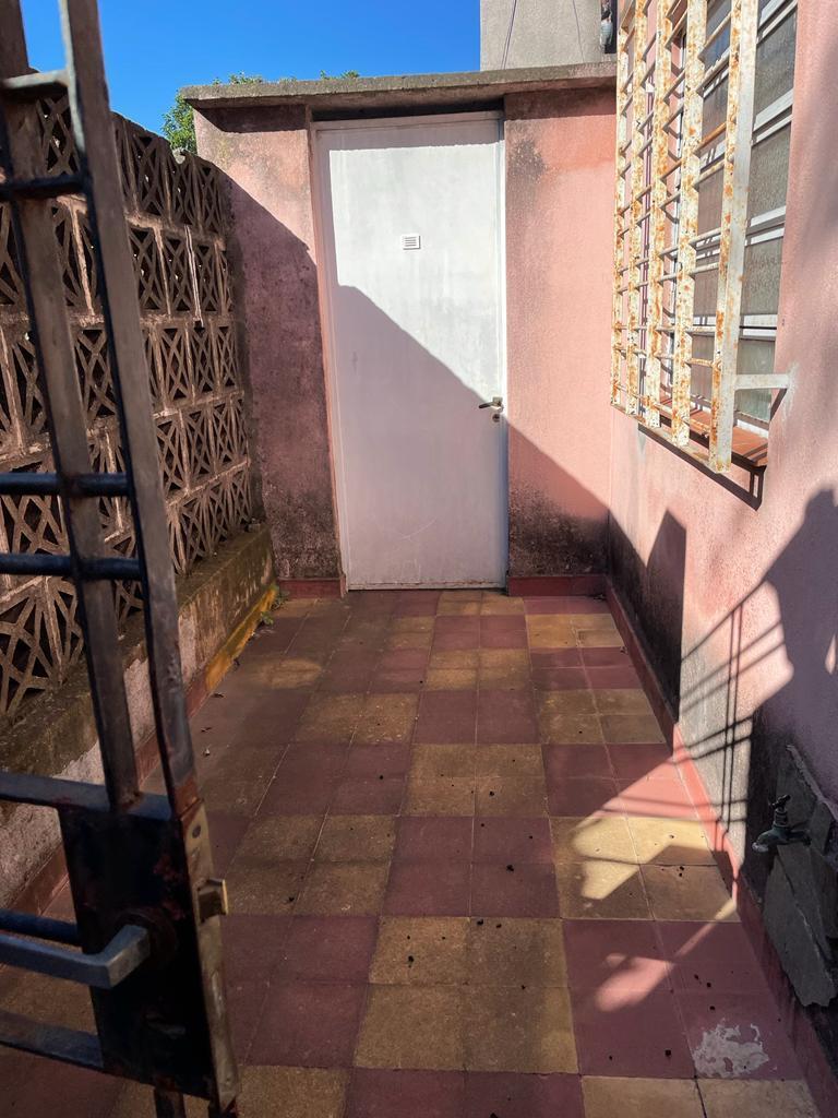 Foto de DEPTO. TIPO CASA PH. P. BAJA POR PASILLO EN 2º LUGAR CON ENTRADA DE, imagen 2