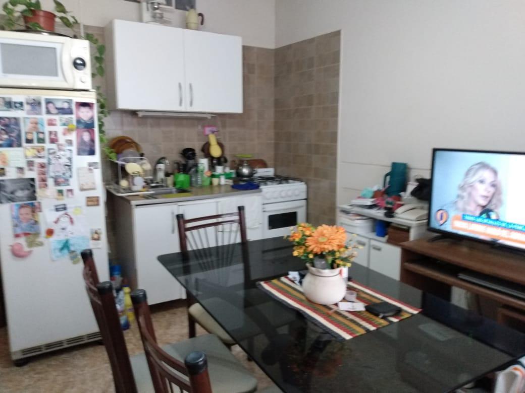 Foto de EXCELENTE DEPARTAMENTO 2 1/2 AMB, P.BAJA C/ FTE CON PATIO.-, imagen 2