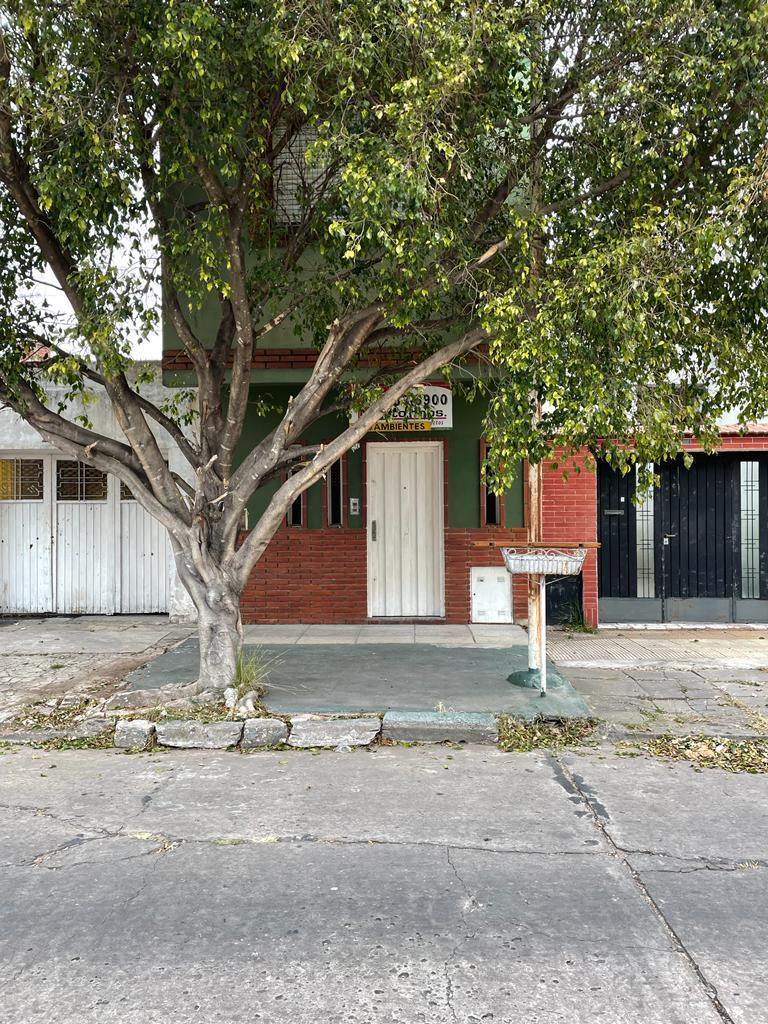 Foto de DEPTO. PH. 4 AMB. EN P.BAJA Y 1º PISO EN SAN JUSTO, imagen 4