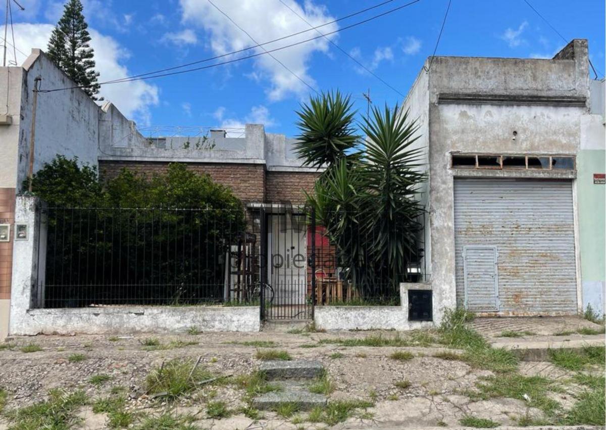 LOTE DE 10 X 24,60 CON CASA A DEMOLER EN SAN JUSTO A 1/2 CUADRA DE AV. VILLEGAS