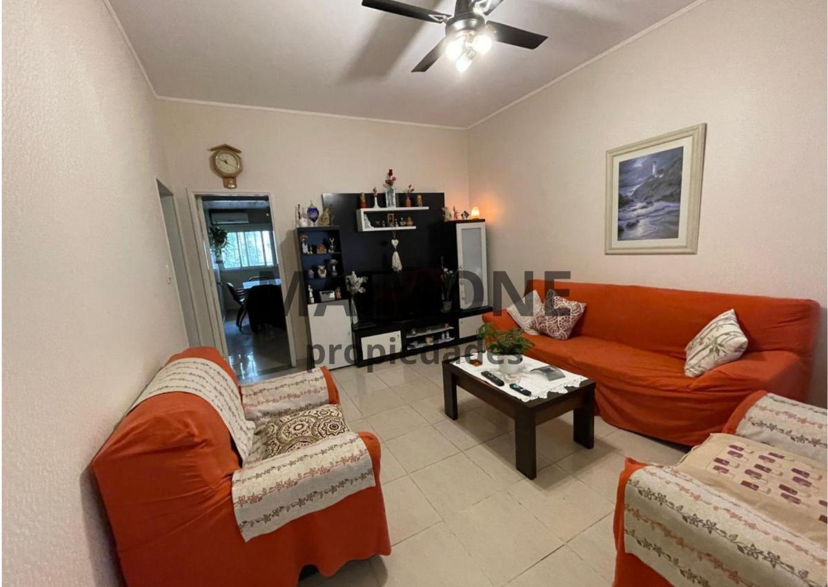 EXCELENTE CASA 5 AMBIENTES CON GARAGE EN LOMAS DEL MIRADOR.-