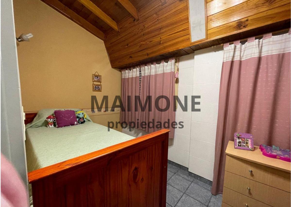 EXCELENTE CASA 5 AMBIENTES CON GARAGE EN LOMAS DEL MIRADOR.-
