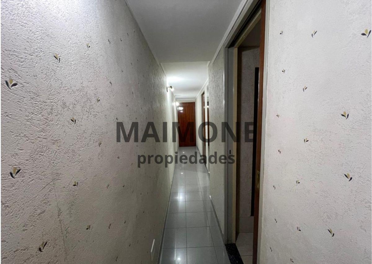 EXCELENTE CASA 5 AMBIENTES CON GARAGE EN LOMAS DEL MIRADOR.-