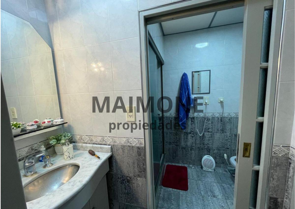 EXCELENTE CASA 5 AMBIENTES CON GARAGE EN LOMAS DEL MIRADOR.-