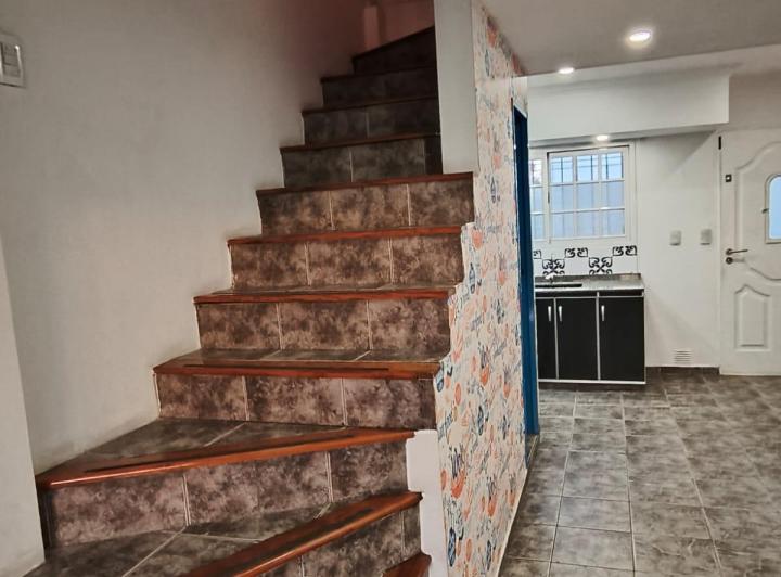 DUPLEX EN ALQUILER EN PRIMER PISO AL FRENTE CON COCHERA EN RAMOS MEJIA 3