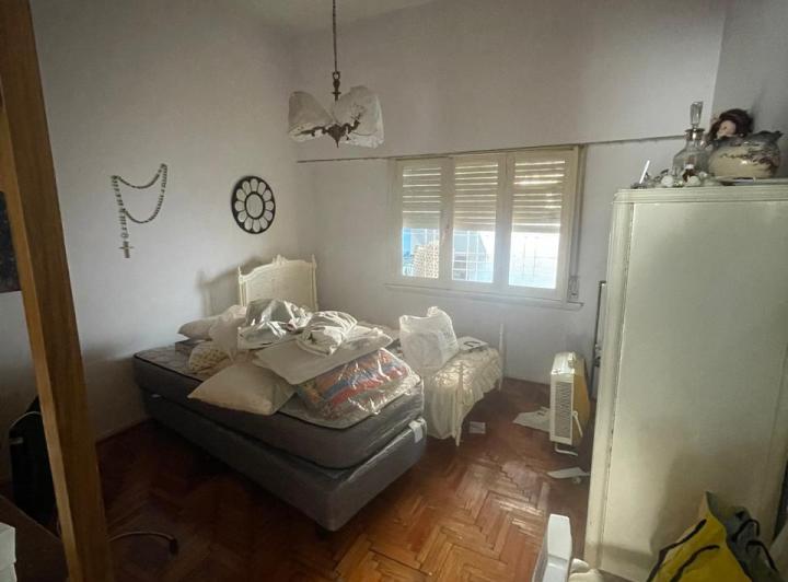 CASA 3 AMB. SOBRE LOTE PROPIO CON COCHERA PASANTE Y FONDO EN L. MIRADOR 5