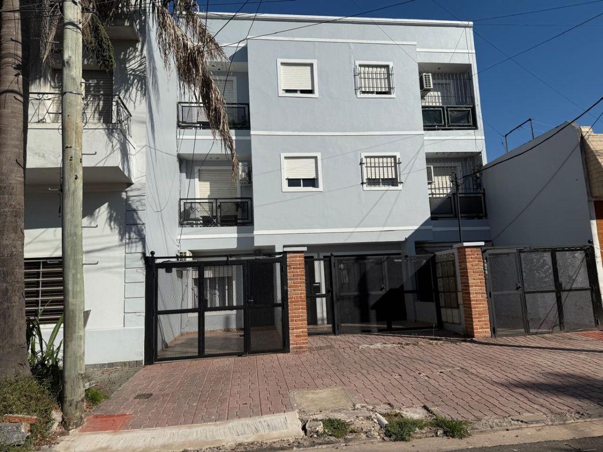 DEPARTAMENTO 3 AMBIENTES EN PLANTA BAJA CON COCHERA Y PATIO: