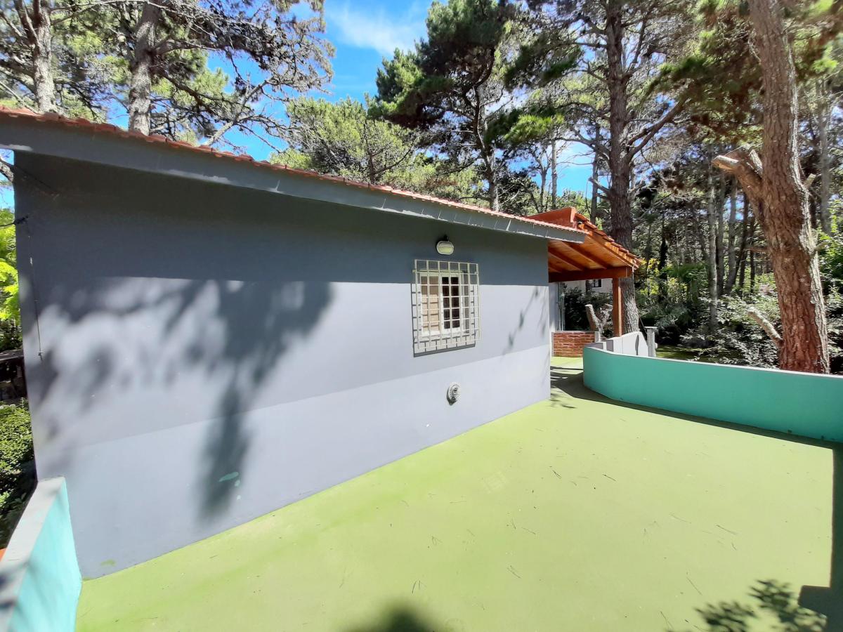 Hermoso Chalet en 2 Plantas con Cochera y Amplio Jardin en Pleno Centro 5