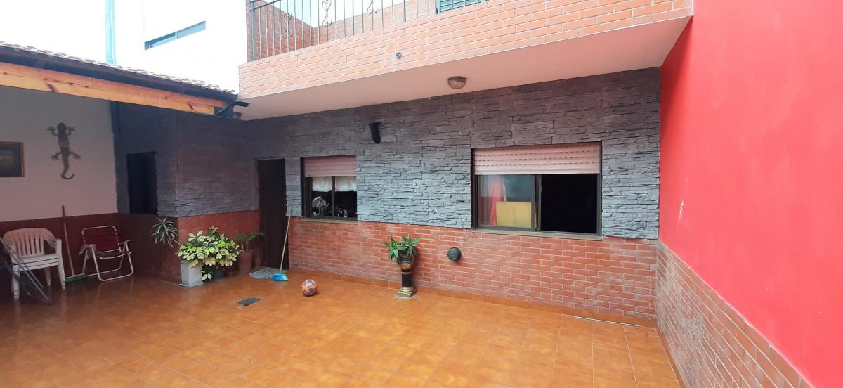 Chalet de 6 Amb Amplios en 2 Plantas con Cochera y Amplio Patio Apta Credito! 1