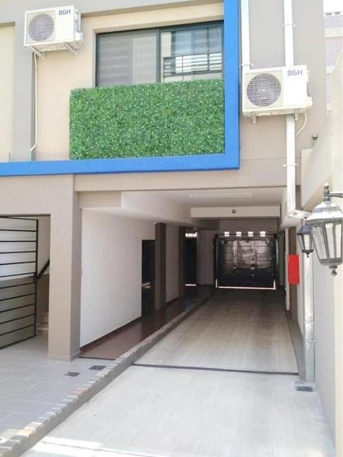 Exclusivo 2 Ambientes en 3 Plantas con Cochera en Valentin Alsina 3