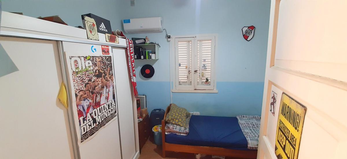 Foto de CASA DE 6 AMB CON COCHERA JARDIN AL FRENTE NUEVO PRECIO!! APTA CREDITO., imagen 4