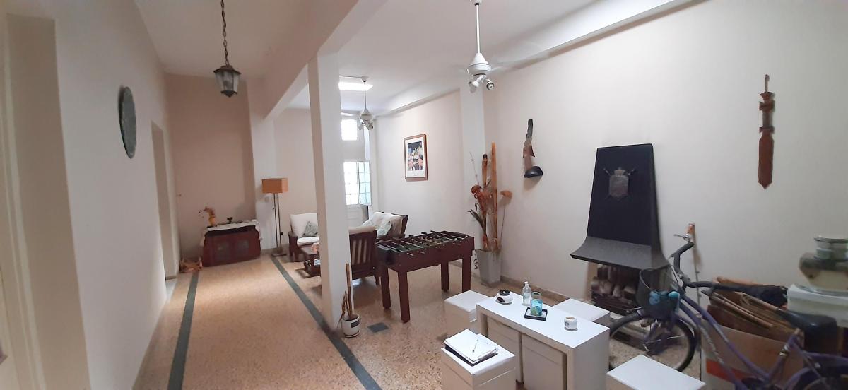 Foto de CASA DE 6 AMB CON COCHERA JARDIN AL FRENTE NUEVO PRECIO!! APTA CREDITO., imagen 2