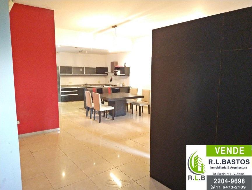 Venta de Casa Tipo Loft con Doble Cochera y Terraza Valentin Alsina 4