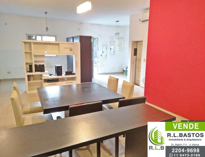 Venta de Casa Tipo Loft con Doble Cochera y Terraza Valentin Alsina 1