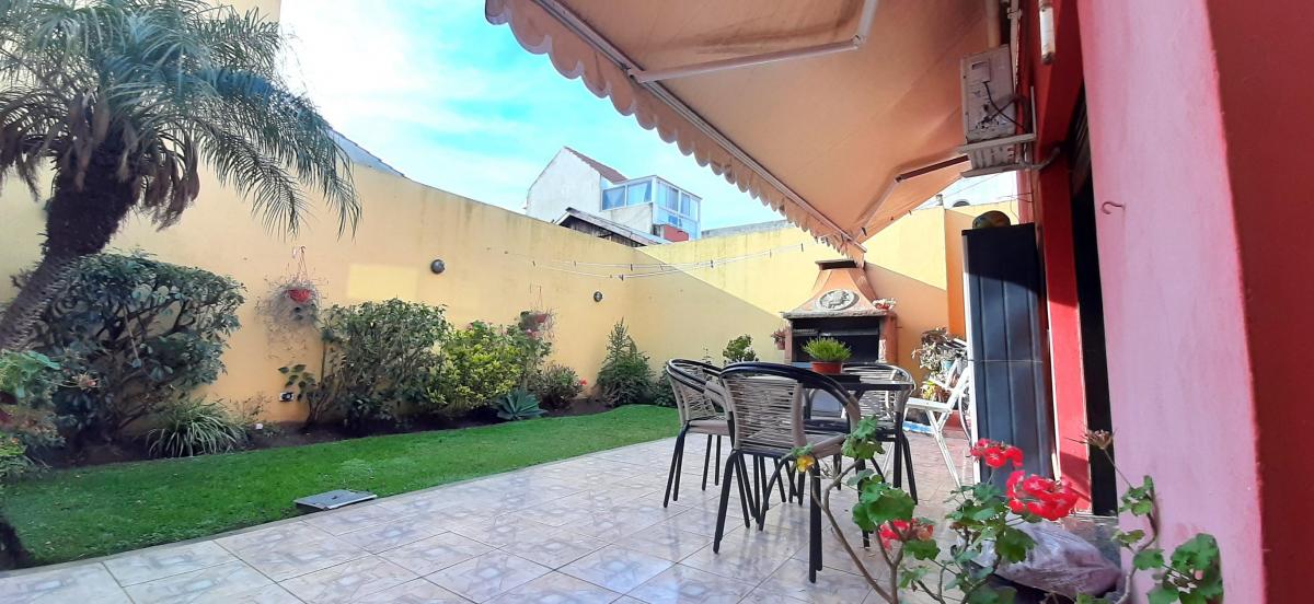 Venta de Hermoso Chalet de 4 Amb con Cochera Hermoso Jardin y Terraza. 5