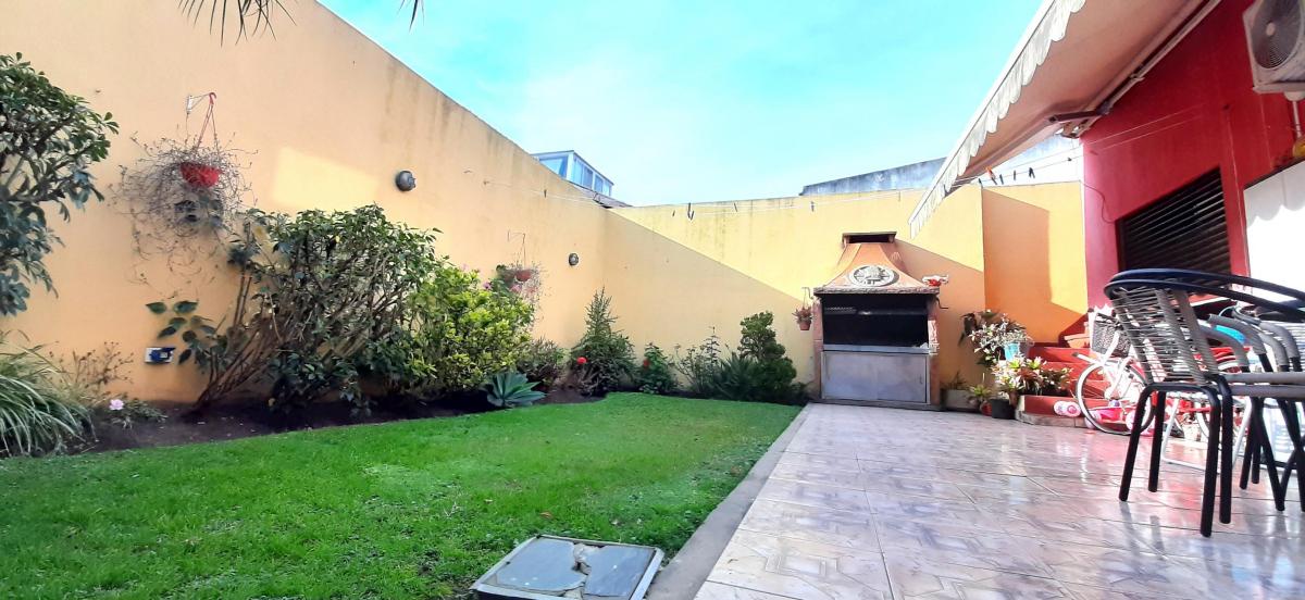 Venta de Hermoso Chalet de 4 Amb con Cochera Hermoso Jardin y Terraza. 4
